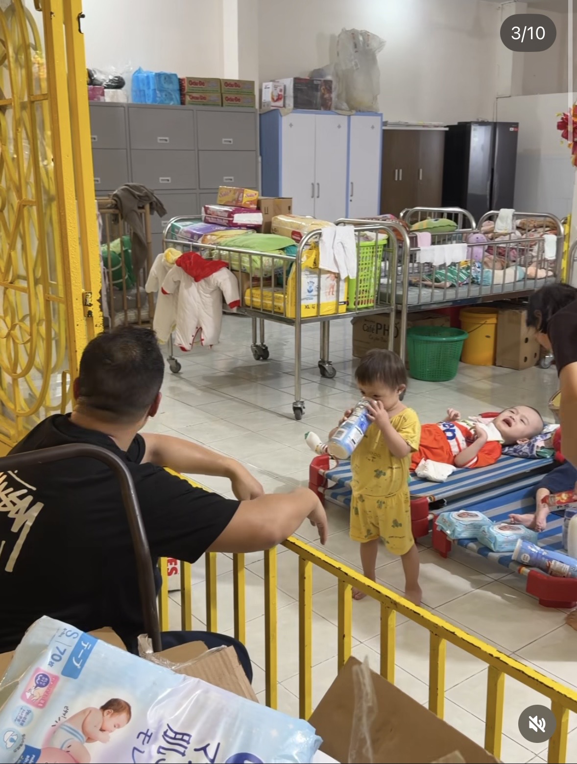 Daniel Nguyen spending time with children during community service