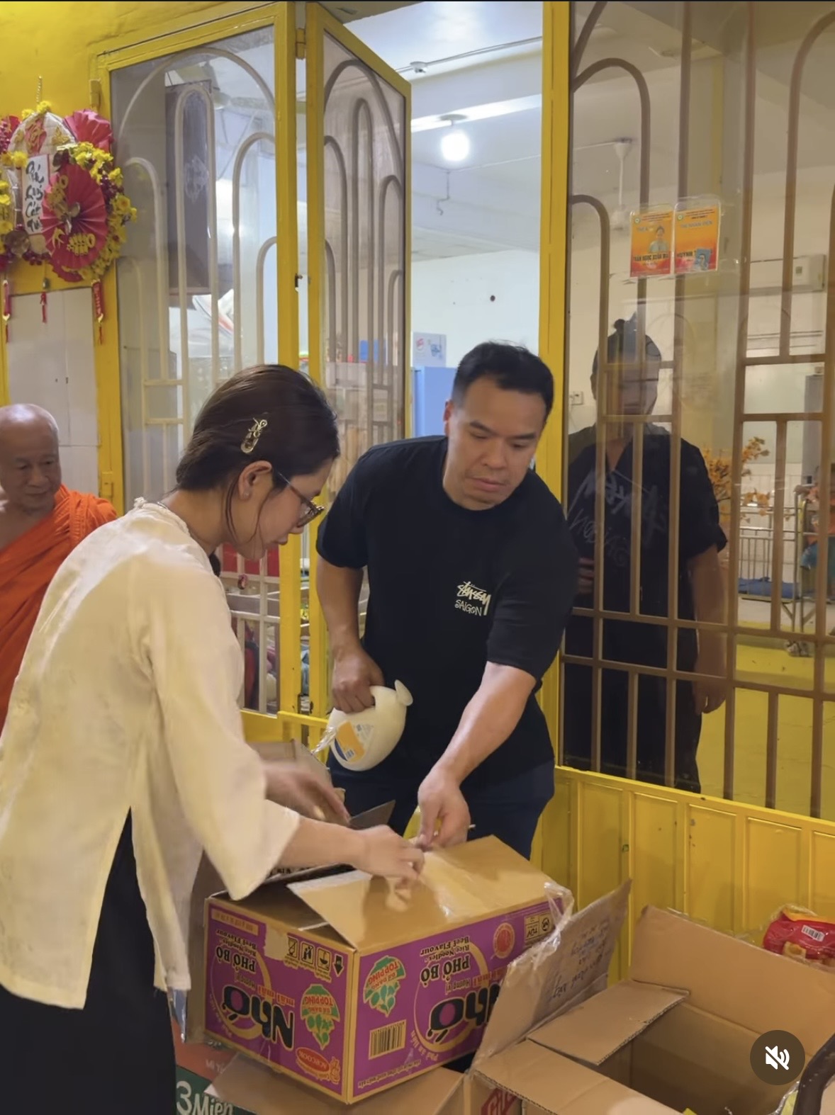 Daniel Nguyen helping prepare supplies during community service